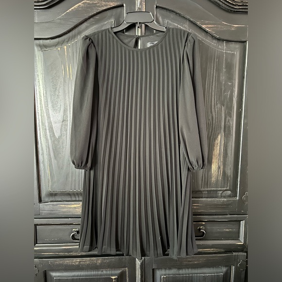 Black pleated midi dress - Jessica Howard - Dillard’s - Picture 1 of 3